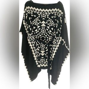 BCBGMaxAzria beautiful black comb pattern cape dress size xs/sm